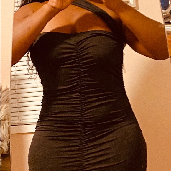 Black one shoulder ruch body con dress - Picture 5 of 5